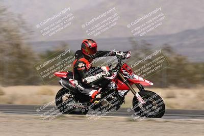 media/Dec-01-2025-Moto Forza (Mon) [[2daa91e15f]]/3-Beginner Group/Session 2 (Turn 7 Inside Pans)/